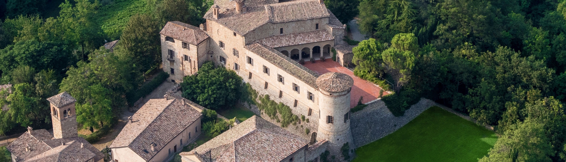 Castello di Scipione dei Marchesi Pallavicino - Panoramica Castello di Scipione foto di: |Foto Bocelli - Castello di Scipione| - Castello di Scipione